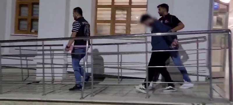 Tahliye oldu otomobil çaldı