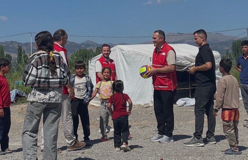 Kızılay'dan mevsimlik tarım işçilerine ziyaret