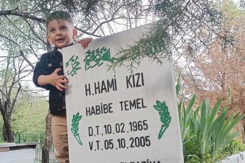 Uyuyakaldığı otomobilde hayatını kaybetti