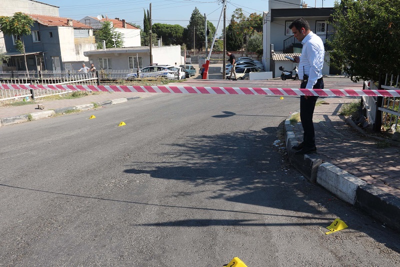 Motosikletli saldırgan baba-oğlu öldürdü