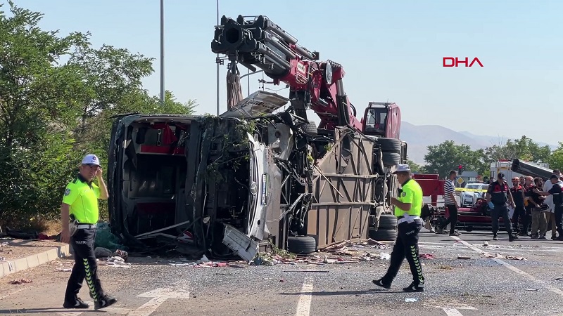 Kayseri'de yolcu otobüsü devrildi