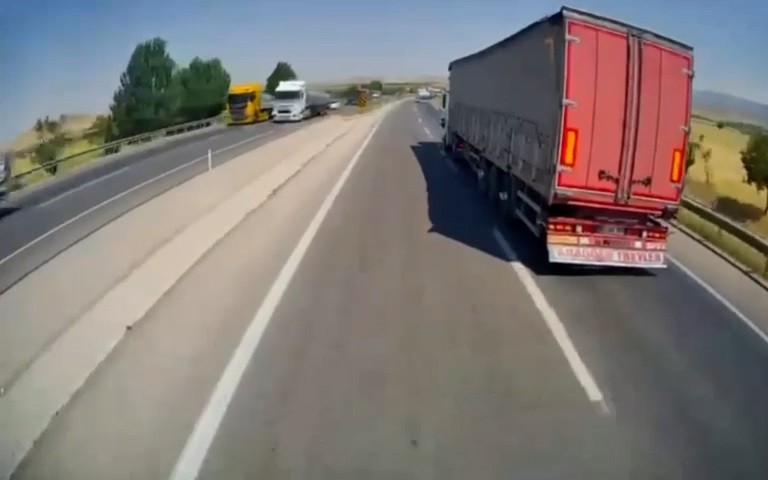 Feci kaza kamerada