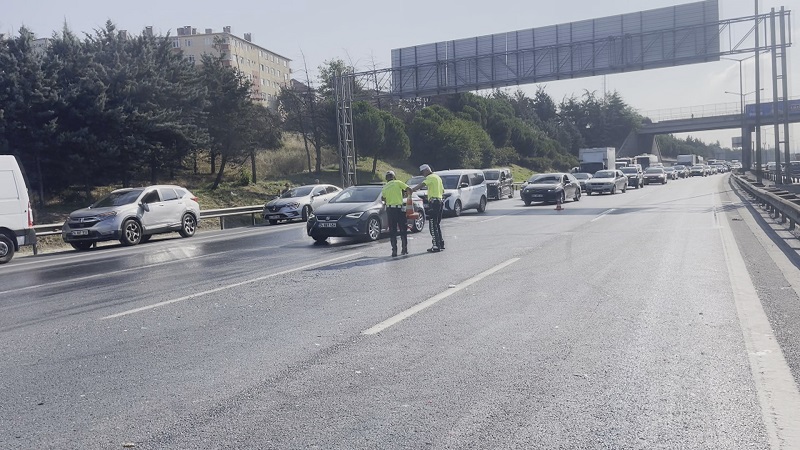 Sultangazi TEM Otoyolu’nda zincirleme kaza