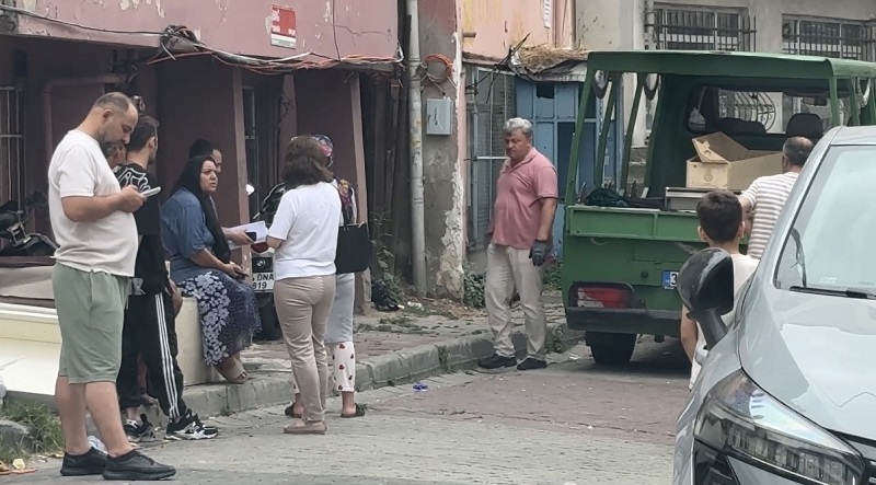 Azerbaycanlı kadın evinde ölü bulundu