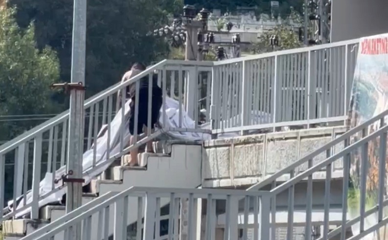 Erdoğan'ın pankartına zarar veren şüpheli tutuklandı