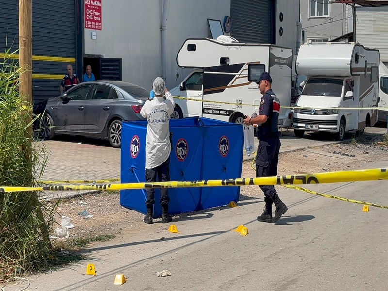 Eşi ve eniştesini öldüren şüpheli tutuklandı