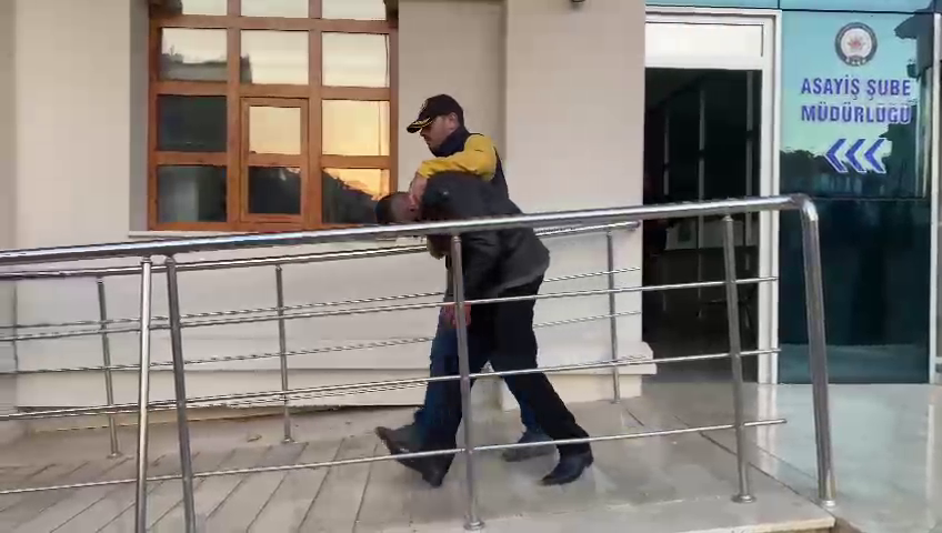 Hastane otoparkında araçlara dadanan hırsız yakalandı