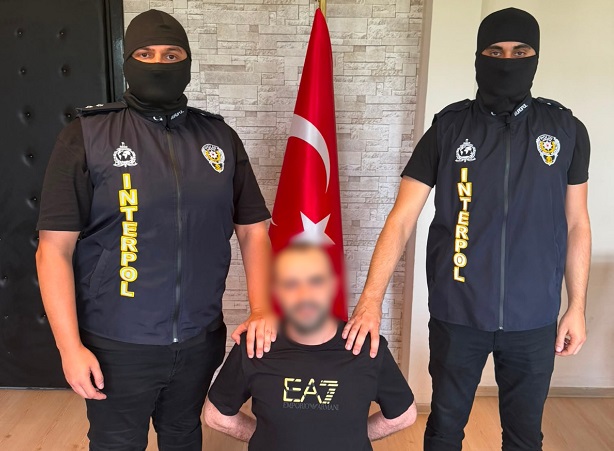 2 organize suç örgütü elebaşı Türkiye'ye iade edildi