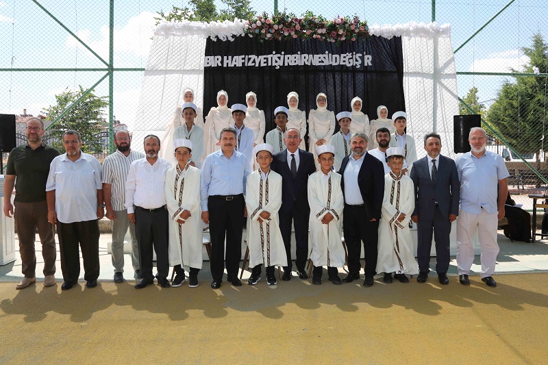 Kavuş icazet törenine katıldı
