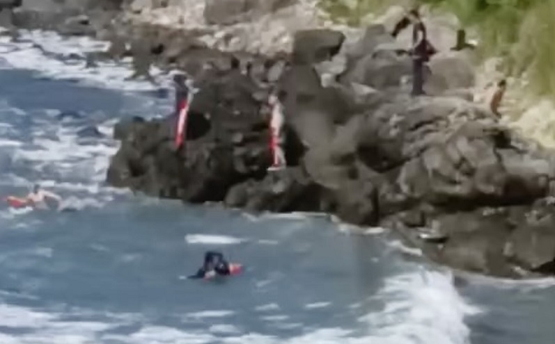 Yasağa rağmen denize girdiler