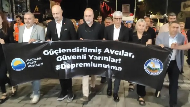 17 Ağustos Depremi’nde yaşamını yitirenler anıldı