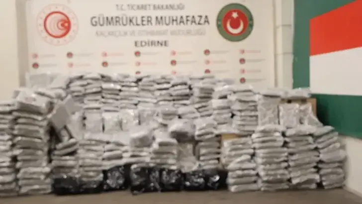 Kapıkule'de yüklü miktarda uyuşturucu ele geçirildi