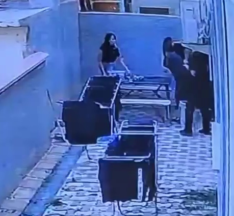 Stajyer çocuğa şiddet