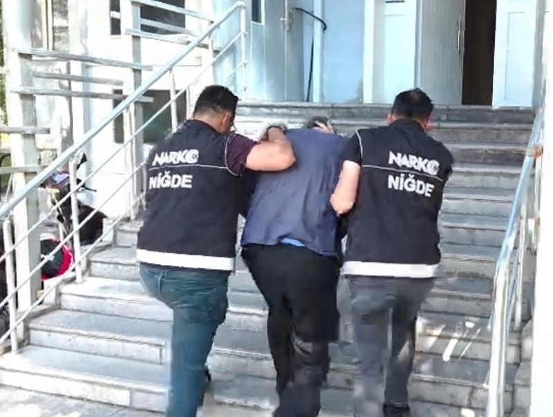 Şüphelilerin mide ve bağırsaklarından uyuşturucu çıktı