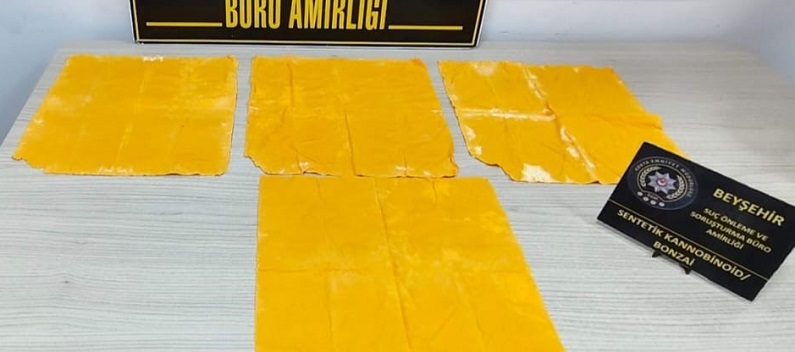 Zehir tacirleri yolda yakalandı