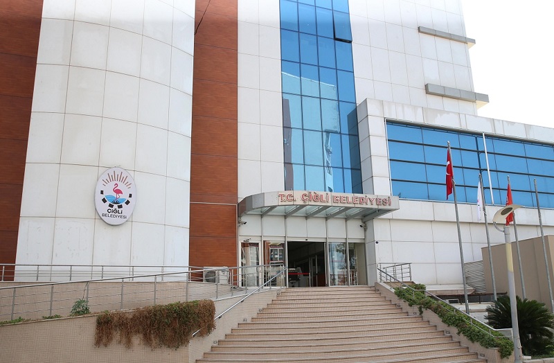 Belediye başkanının makam aracına silahlı saldırı