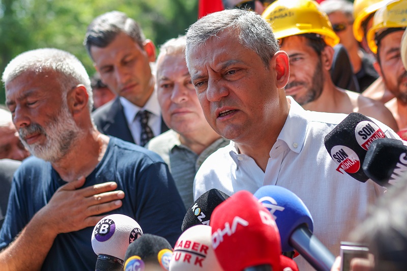 Özgür Özel, eylemdeki madencileri ziyaret etti