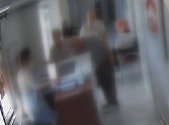 "Fazla bekledim" diyerek etrafı dağıttı