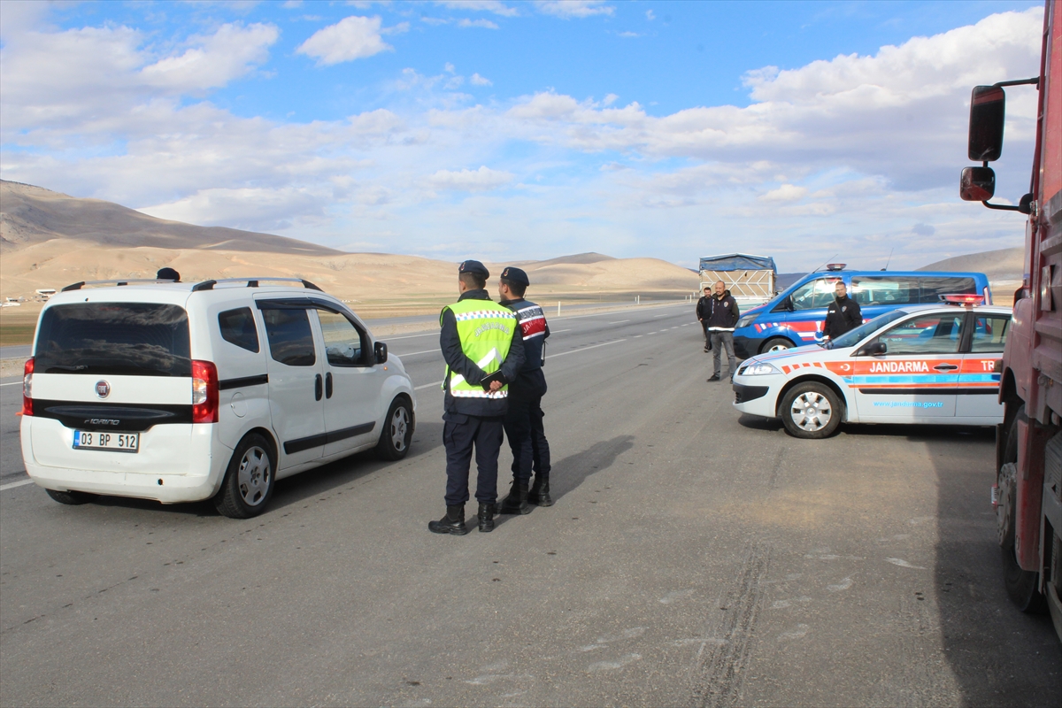 Yunak'ta kış lastiği denetimi yapıldı