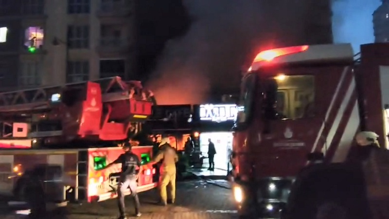 Kafe alev alev yandı