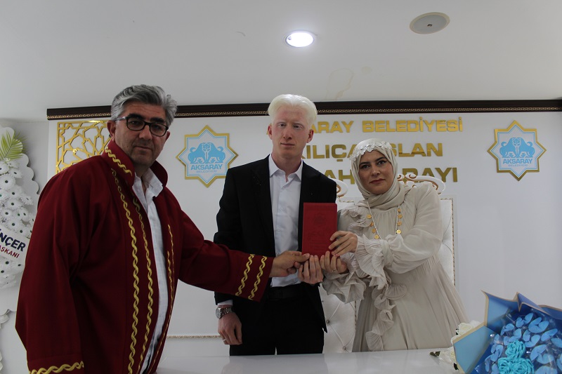 Arkadaşlıkları evlilikle taçlandı