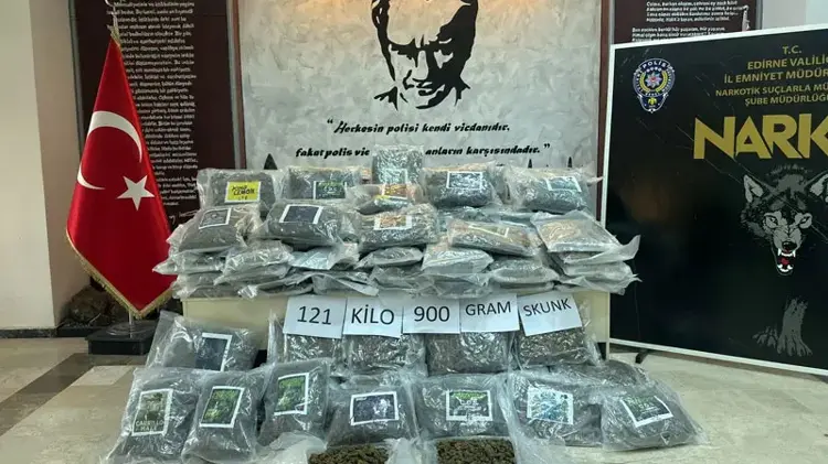 TIR’da 121 kilo 900 gram skunk ele geçirildi