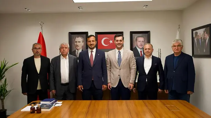 4 CHP’li meclis üyesi AK Parti’ye katıldı
