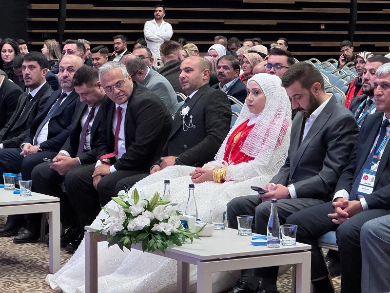 Kongre gelin ve damadı ağırladı