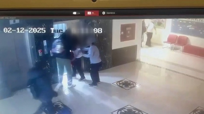 Öğrencinin koluna kapı kolu saplandı