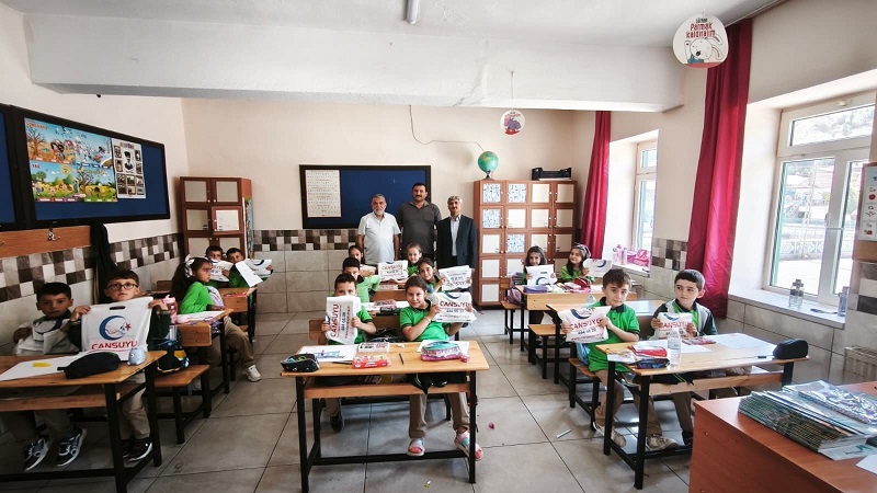 2100 öğrenciye kırtasiye desteği ulaştırıldı