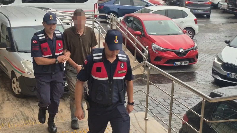 Kızlarını yatağa zincirledikleri iddiası