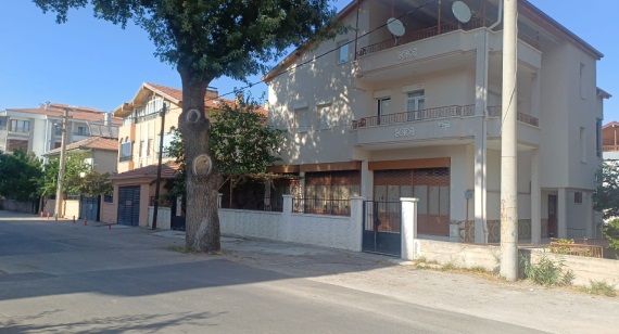 5 bıçak darbesiyle ağır yaralandı