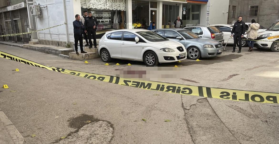 Eski nişanlısını öldürdü, babasını yaraladı
