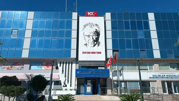 Menderes Belediyesi'ne ikinci dalga operasyon