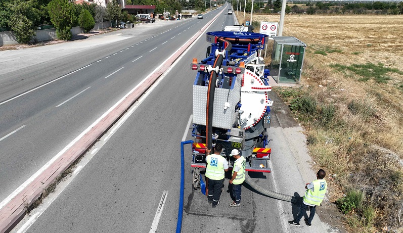 Kanalizasyon hatları elden geçiyor