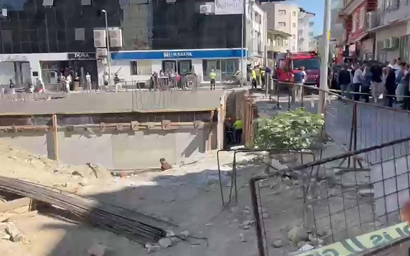 Elektrikli bisikletle inşaat temeline düştü
