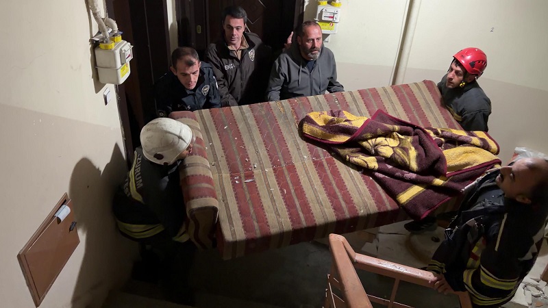 Çatıya kaçan firariye çekyatlı önlem