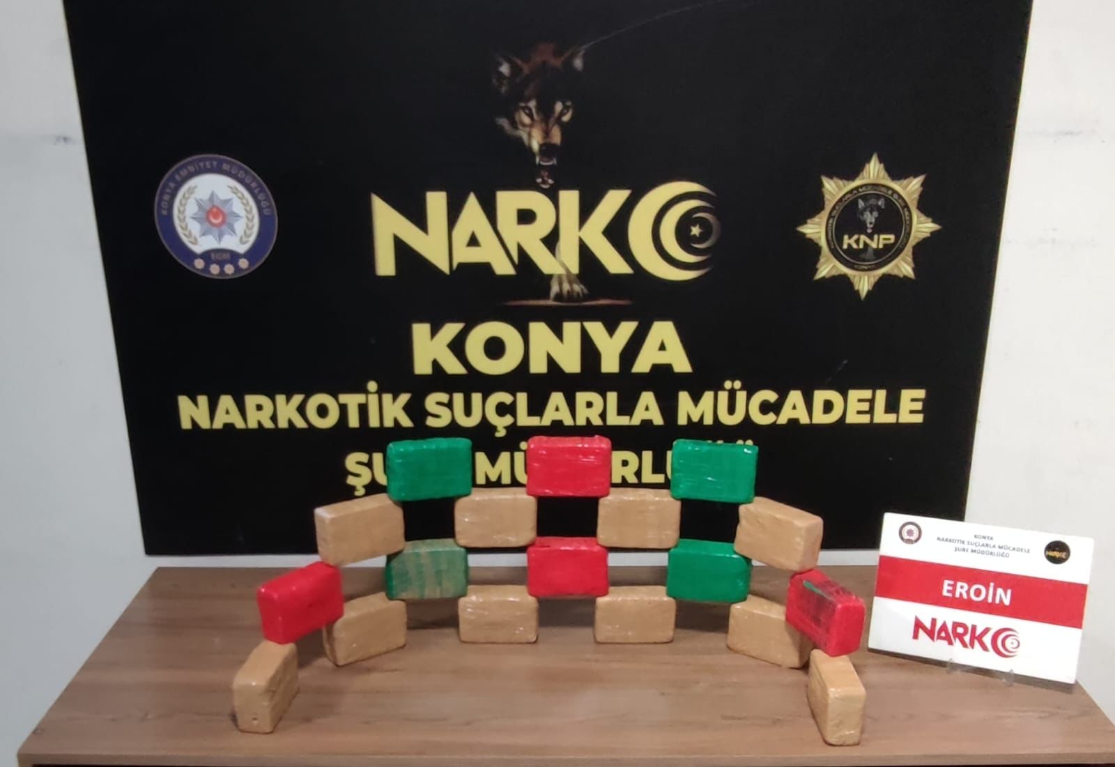 Polise ateş açan uyuşturucu satıcıları kıskıvrak yakalandı