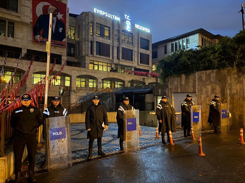 Eyüpsultan Belediyesi'ne operasyon: 28 gözaltı