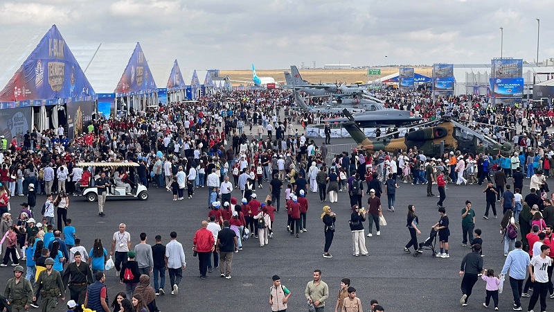 Yağmura rağmen TEKNOFEST’e ziyaretçi akını