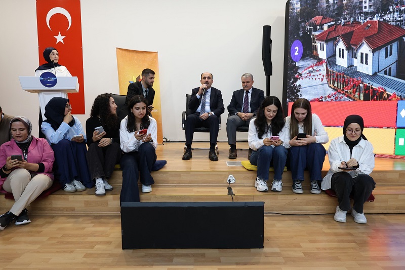 Başkan Altay NEÜ Öğrencileriyle Buluştu