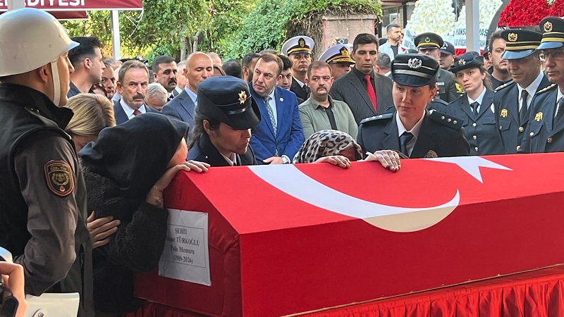 Şehit edilen polis memuru toprağa verildi