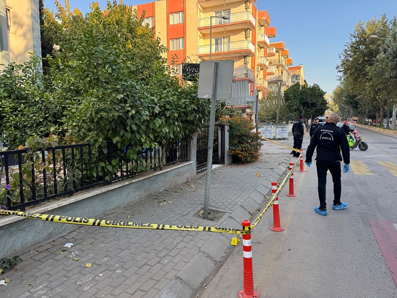 Eski eşini öldürüp, kendi yaşamına son verdi