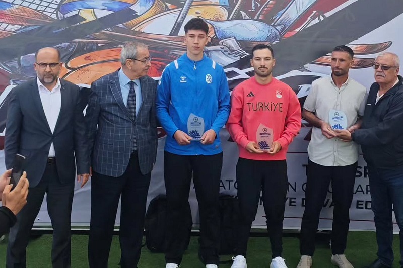 Başarılı bisikletçi ödül aldı