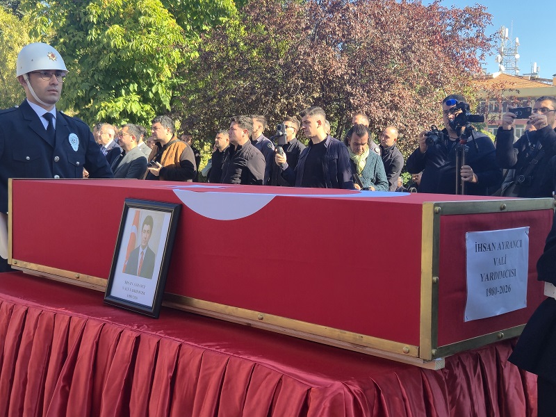 Vali Yardımcısı vurulmuş halde bulundu