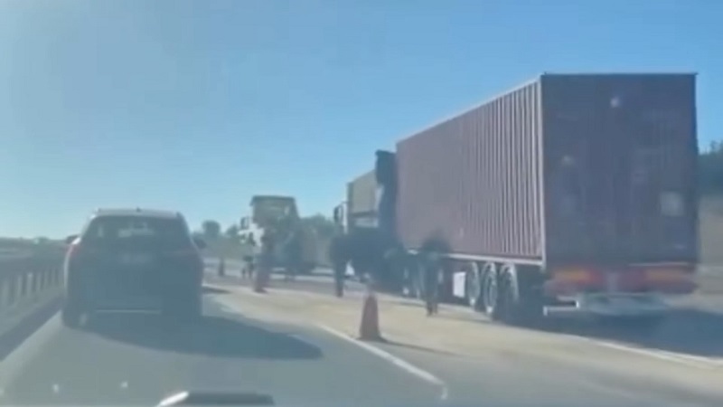 TIR’lar çarpıştı; 1 ölü