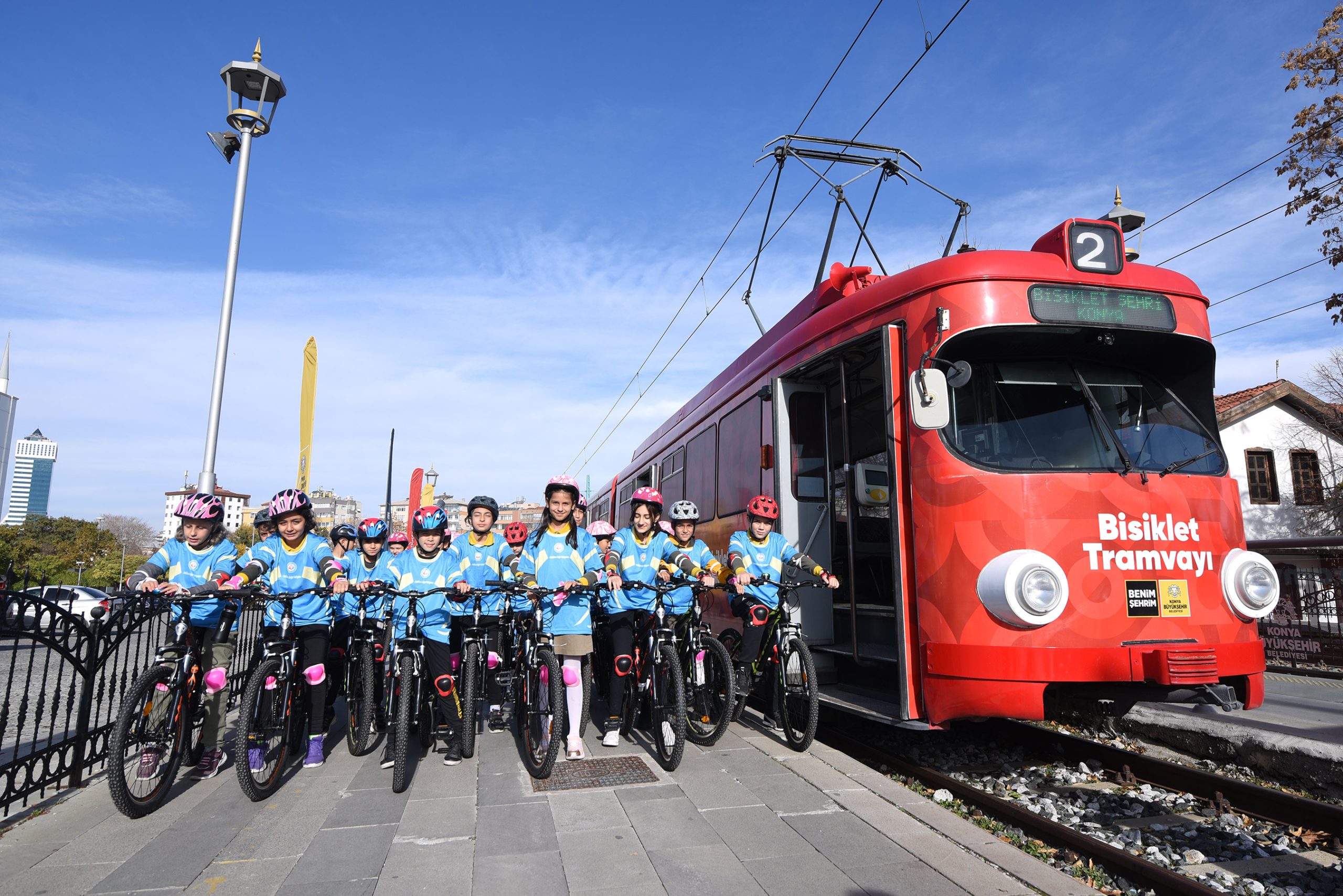 Minik öğrenciler bisiklet tramvayı ile tanıştı
