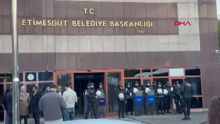 Etimesgut Belediyesi'ne operasyon: 25 gözaltı