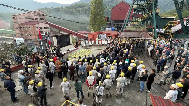 Maden faciasında ölen 43 işçi anıldı