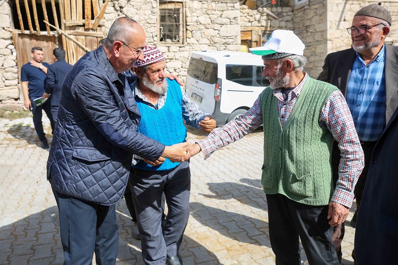 Kavuş uzak mahalle ziyaretlerini sürdürüyor